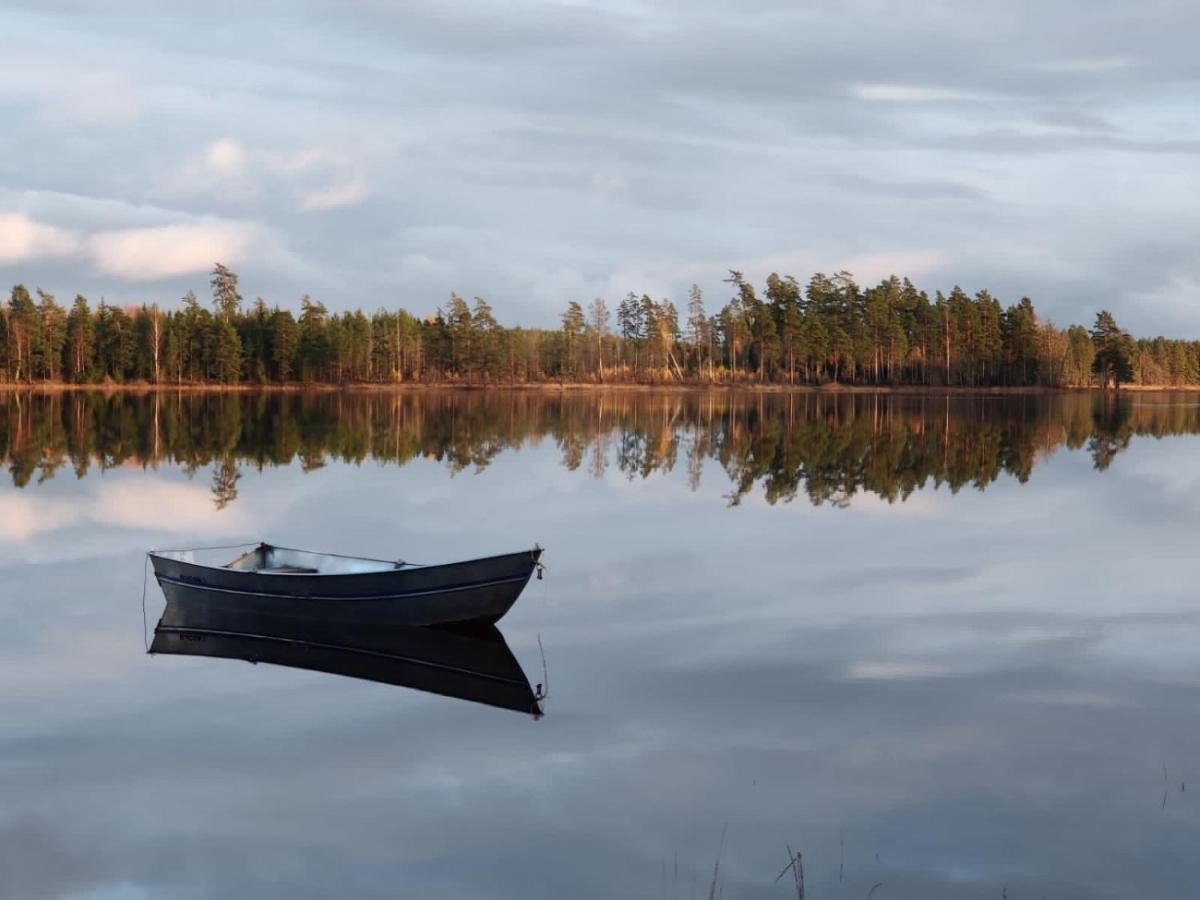 Modern Lakeside Cottage & Boat Near Isaberg Kavsjo Екстериор снимка
